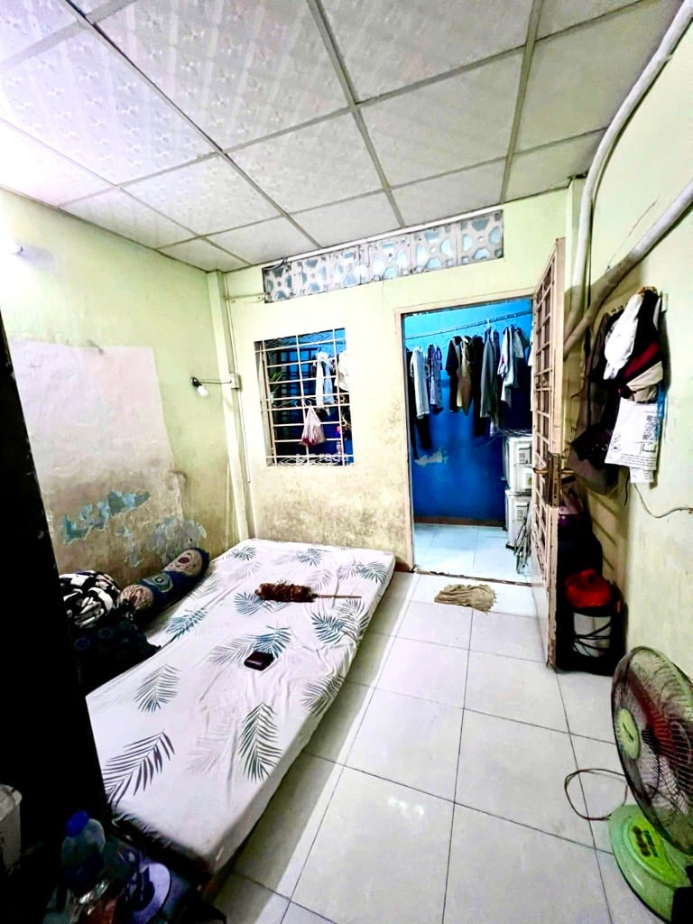BÁN NHÀ BÀ HOM 20M2 2 TẦNG 2PN 2.X TỶ SÁT KHU ẨM THỰC PHÚ LÂM B
