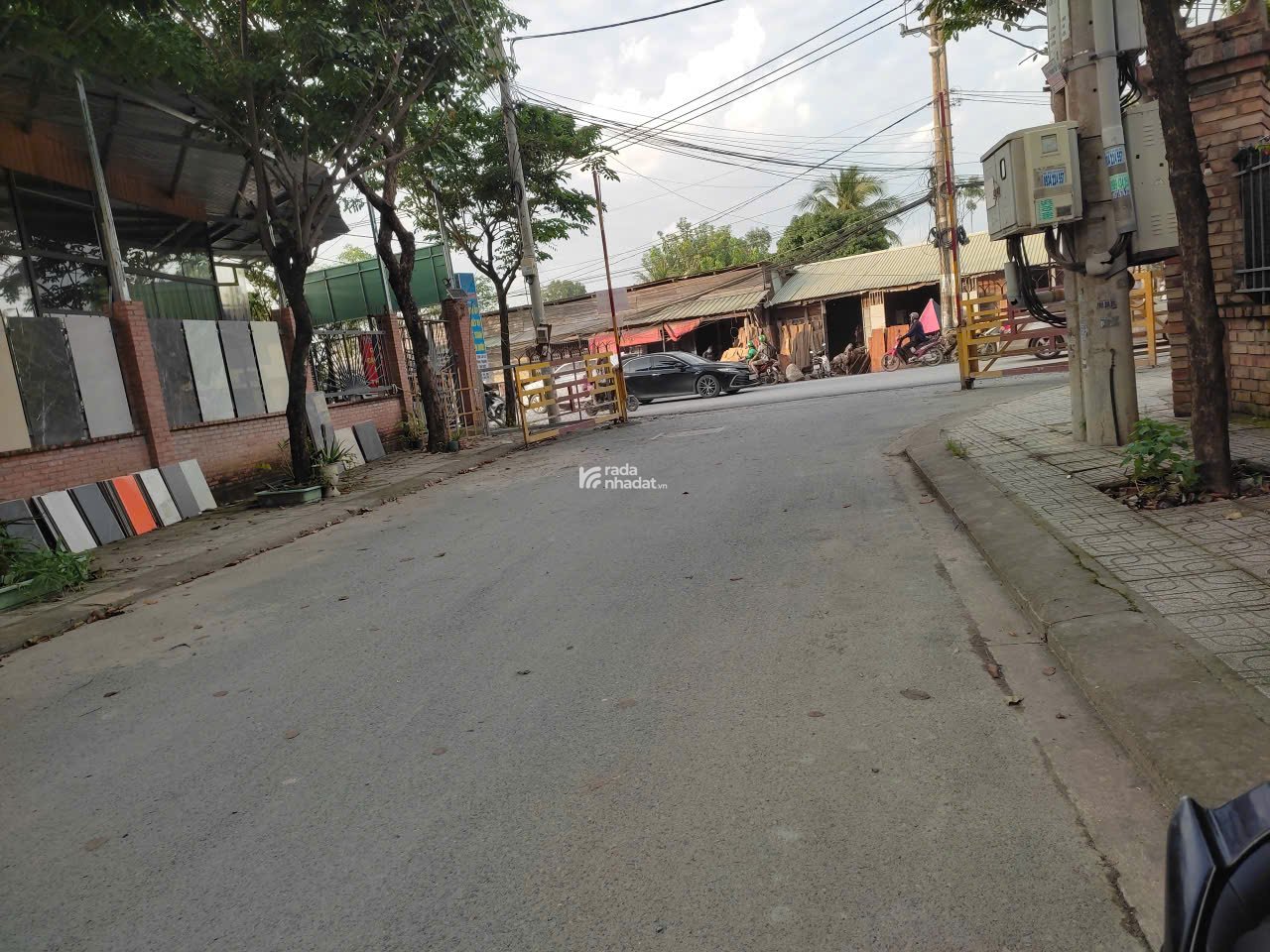 Gấp bán - Nhỉnh 2 tỷ TL - Đường ôtô - SHR 80m2 vuông vức - 100m Nguyễn Xiển - 1 phút Vinhomes
