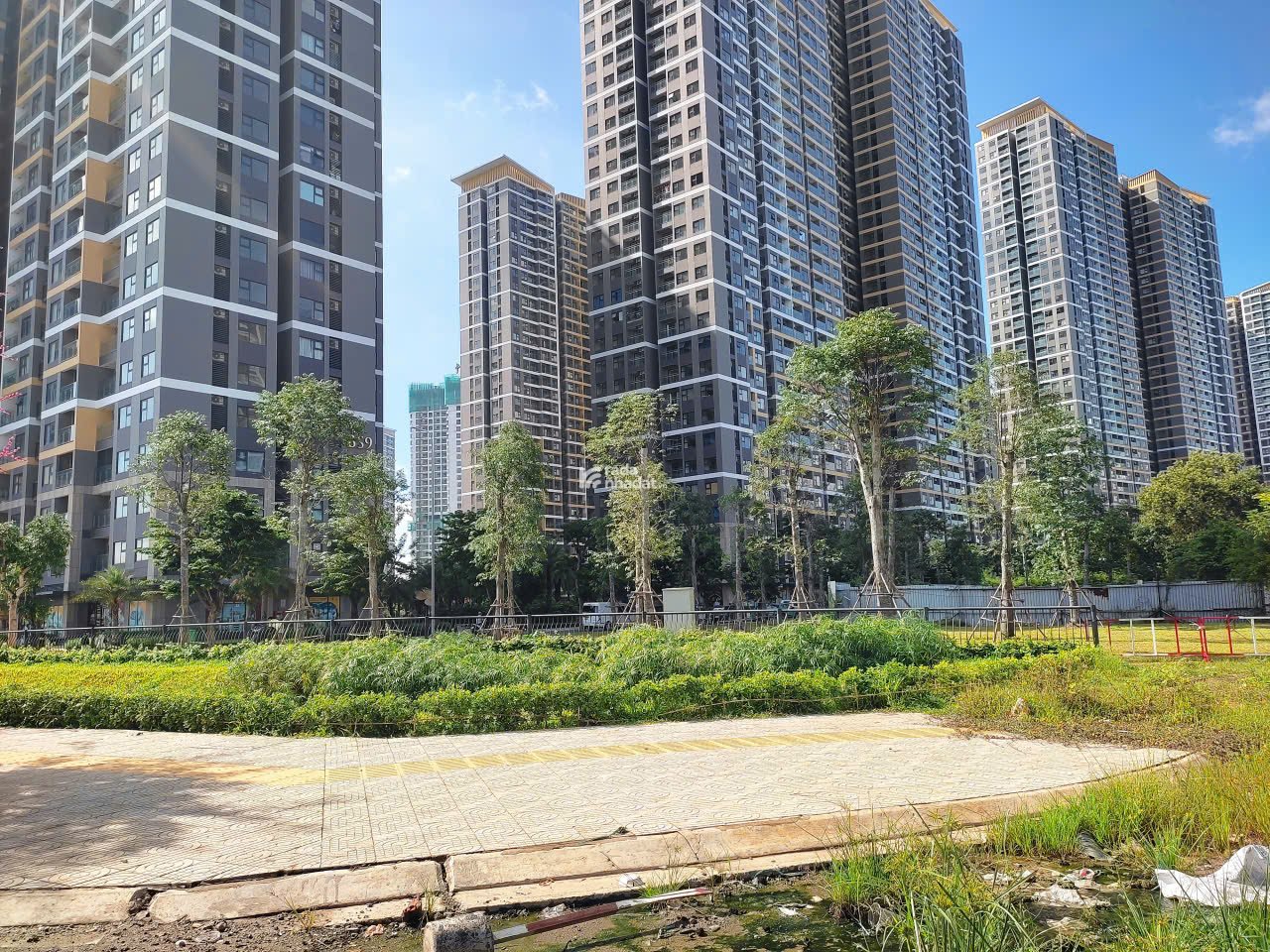 Gấp bán - Nhỉnh 2 tỷ TL - Đường ôtô - SHR 80m2 vuông vức - 100m Nguyễn Xiển - 1 phút Vinhomes