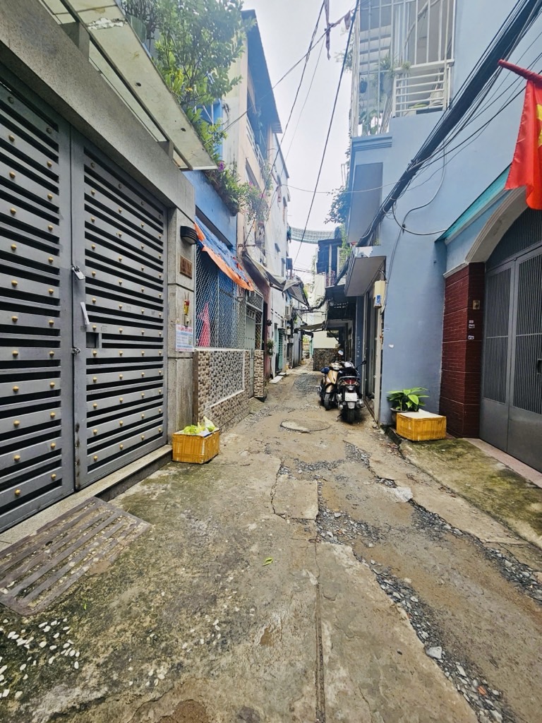 TÂN BÌNH - KHU CHỢ VẢI - 60M2 4 TẦNG BTCT - HẺM XE VF3