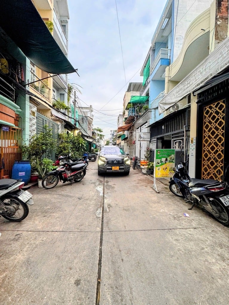 BÁN NHÀ CHIẾN LƯỢC-48m2-HXH THÔNG-KHÔNG QH-HC ĐỦ-CHỈ 4 TỶ 2 TL