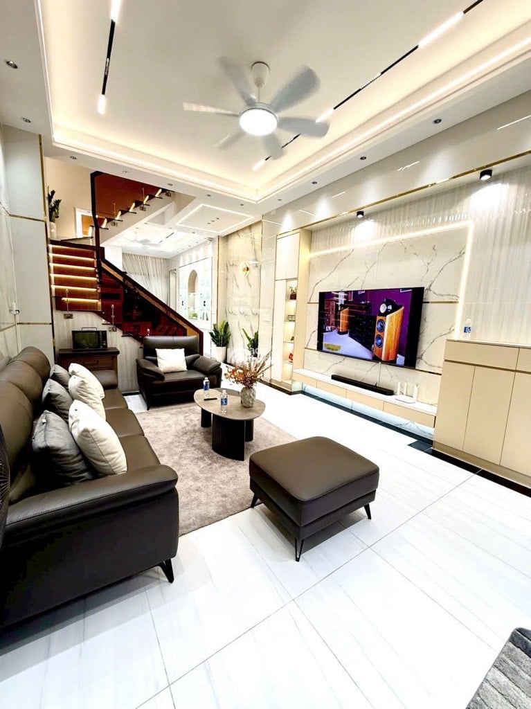 CỰC HIẾM NHÀ MỚI FULL NỘI THẤT NGAY Lê TRỌNG TẤN 4 TẦNG DT  ( 4*15) HXH CHỈ 7,6 TỶ
