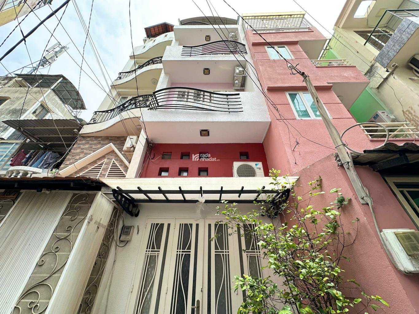 NHÀ ĐẸP THIẾT KẾ LỆCH TẦNG KO GIAN THOÁNG MÁT • 5 PN 6 WC KHÉP KÍN • TẶNG FULL NỘI THẤT • Ở  KD