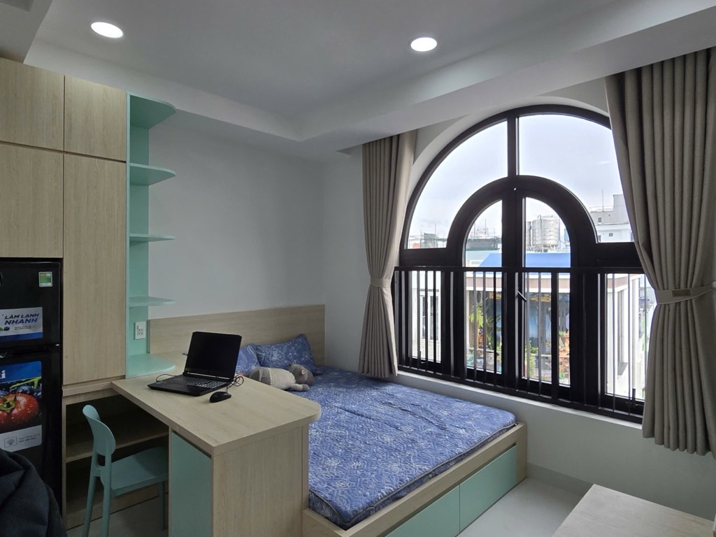 12 căn hộ full nội thất cao cấp: giường, tủ, máy lạnh, bếp, bàn làm việc... 