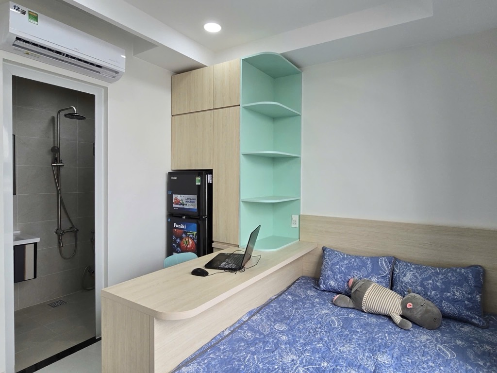 12 căn hộ full nội thất cao cấp: giường, tủ, máy lạnh, bếp, bàn làm việc... 