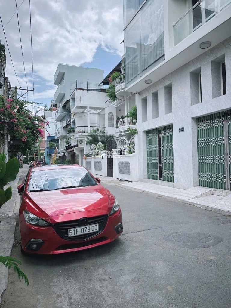 HẺM XE HƠI SÁT VÁCH. HOÀNG HOA THÁM, BÌNH THẠNH, 3 TẦNG Ở NGAY. GIẢM 550TR CHỈ CÒN 3.6T TL 