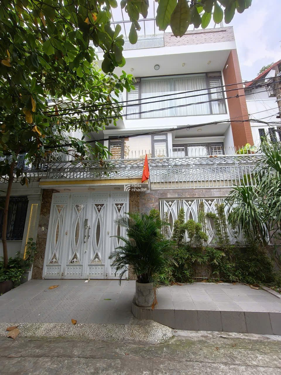 BIỆT THỰ BÊN SÔNG NỘI THẤT SIÊU VIP 4PN,4WC GIÁP GIGAMALL GIÁ 35TR