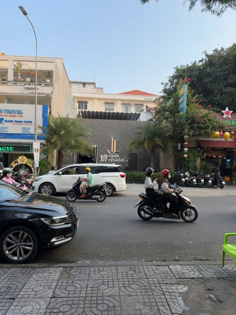 HÀNG HIẾM -  MẶT TIỀN SIÊU VIP QUẬN 1 - NGANG LỚN HƠN 10m - 224M2 - SỔ VUÔNG NHƯ TỪ A4 