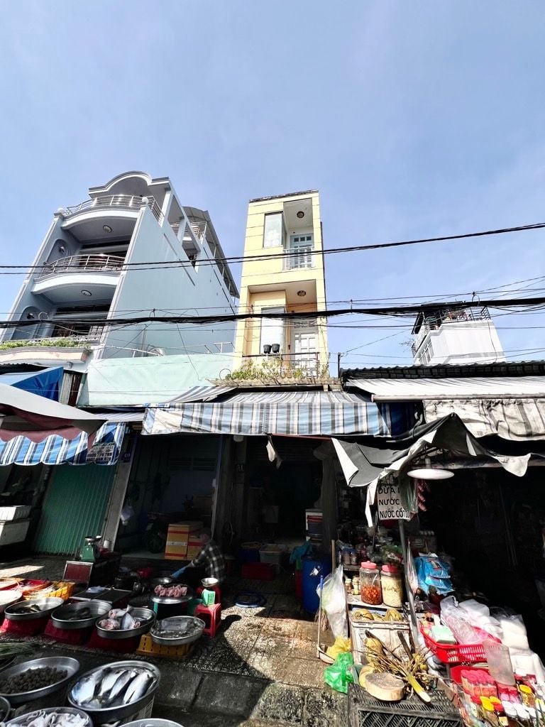 NGAY CHỢ VẢI, MTKD HOÀNG NGỌC PHÁCH, TÂN PHÚ, 50M2 HIẾM CÓ. GIẢM 550TR CHỈ 10.7T