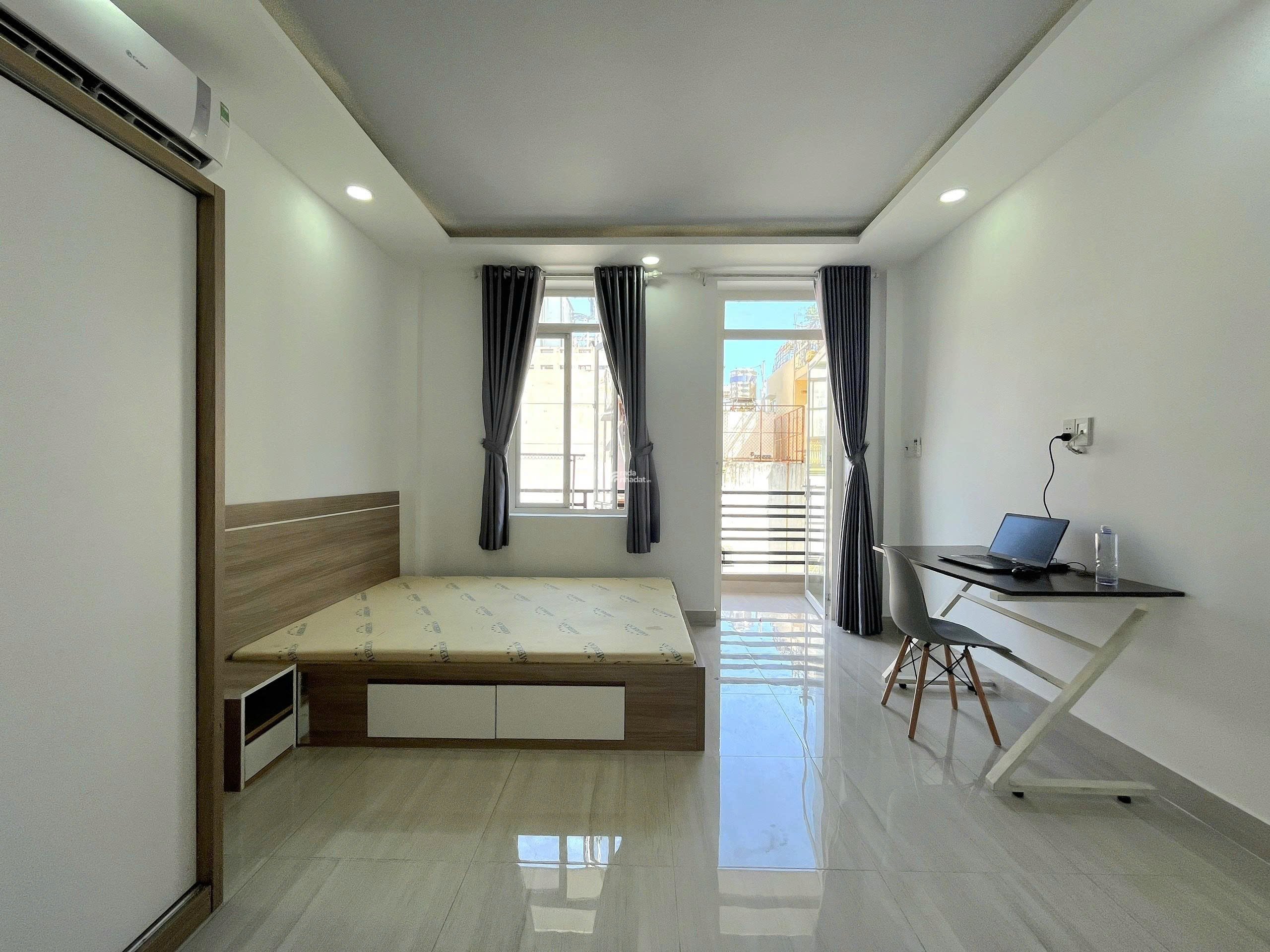 Cho thuê căn hộ quận 10, ban công lớn, thang máy, bảo vệ gần ĐH bách khoa, Huflit, UEH