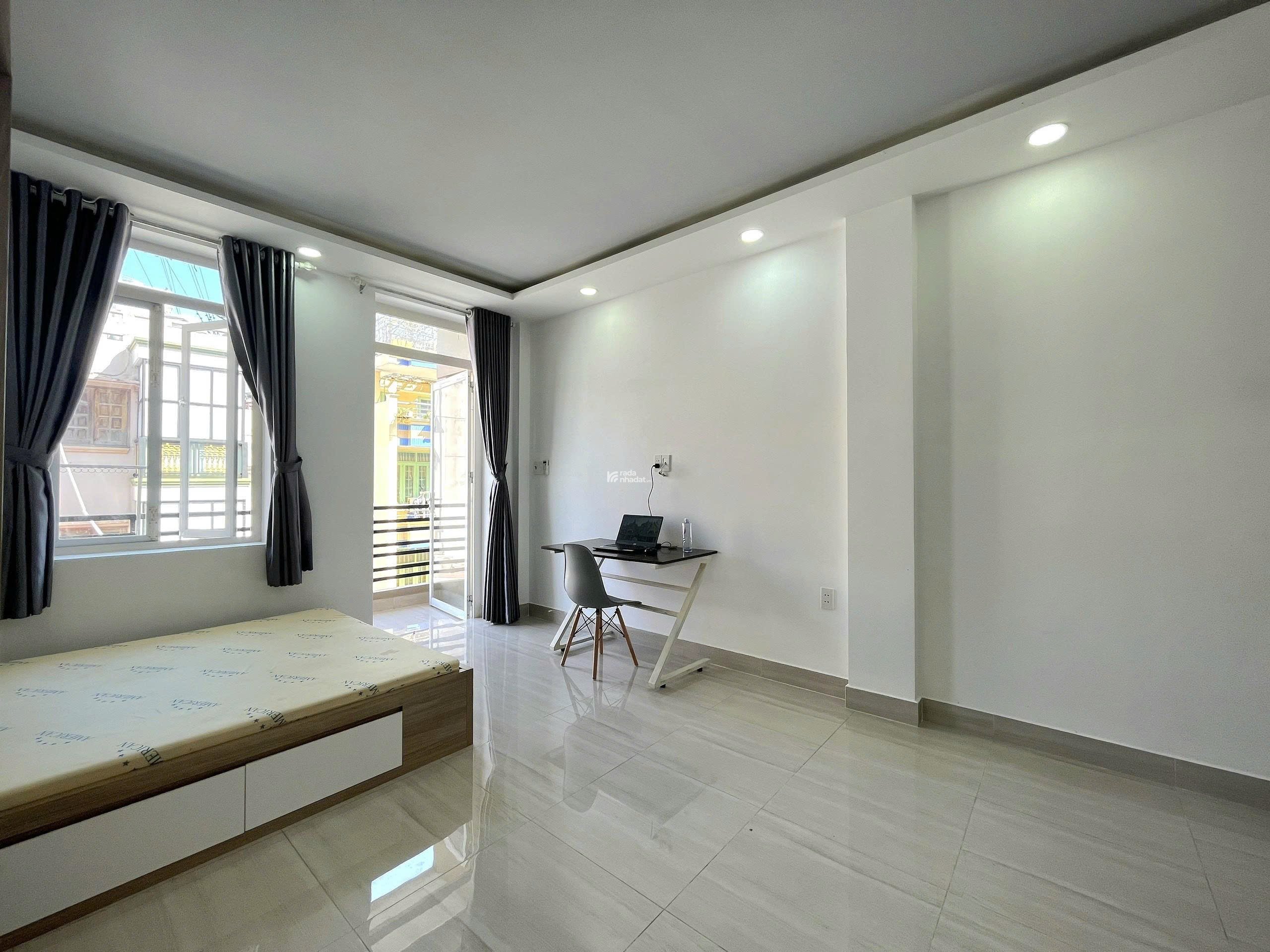 Cho thuê căn hộ quận 10, ban công lớn, thang máy, bảo vệ gần ĐH bách khoa, Huflit, UEH