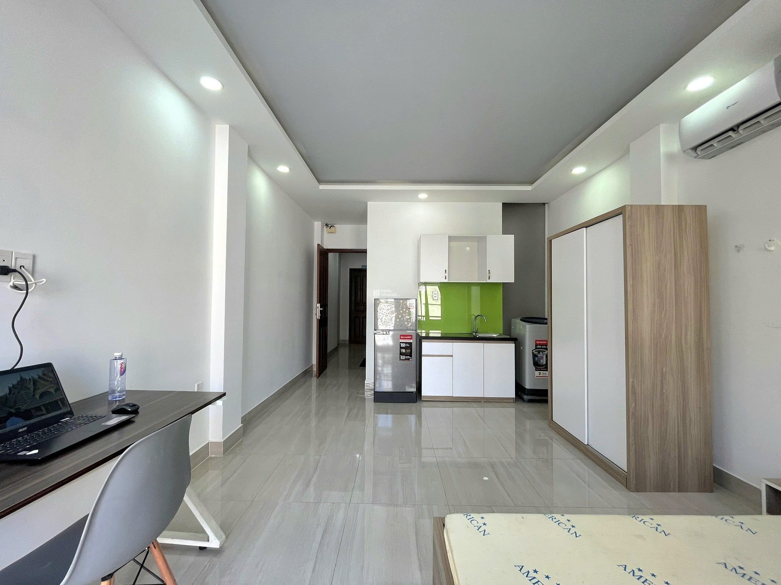 Cho thuê căn hộ quận 10, ban công lớn, thang máy, bảo vệ gần ĐH bách khoa, Huflit, UEH