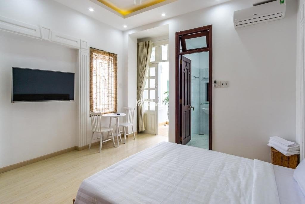 Cho thuê căn hộ 1 PN rộng 40m2, có ban công, tủ đồ lớn gần chợ Tân Định
