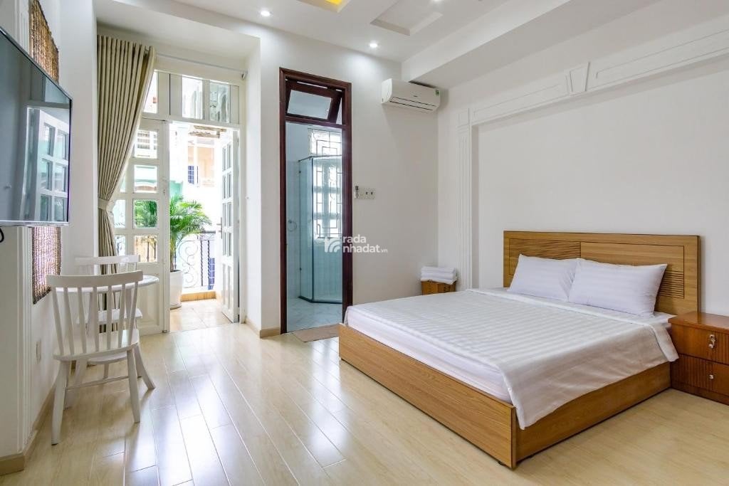 Cho thuê căn hộ 1 PN rộng 40m2, có ban công, tủ đồ lớn gần chợ Tân Định