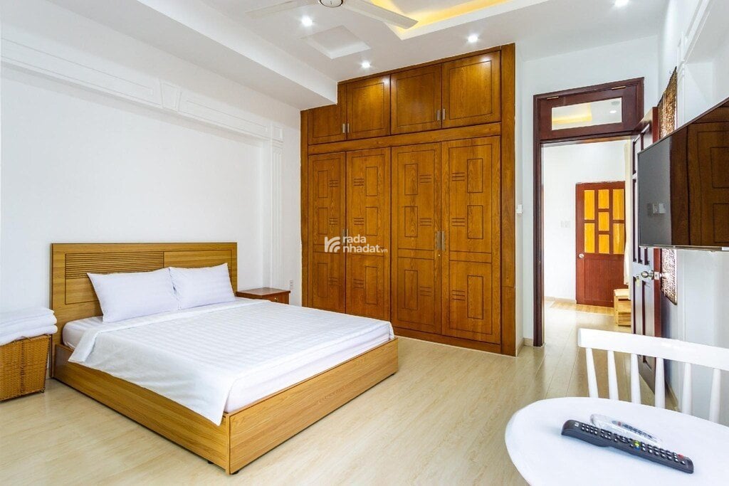 Cho thuê căn hộ 1 PN rộng 40m2, có ban công, tủ đồ lớn gần chợ Tân Định