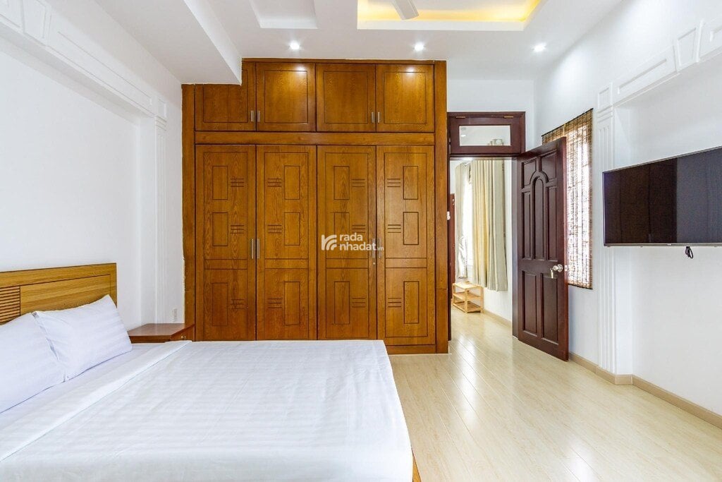Cho thuê căn hộ 1 PN rộng 40m2, có ban công, tủ đồ lớn gần chợ Tân Định
