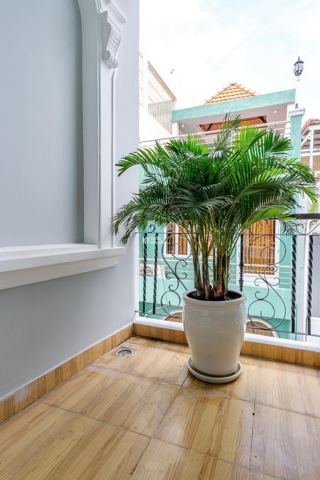Cho thuê căn hộ 1 PN rộng 40m2, có ban công, tủ đồ lớn gần chợ Tân Định