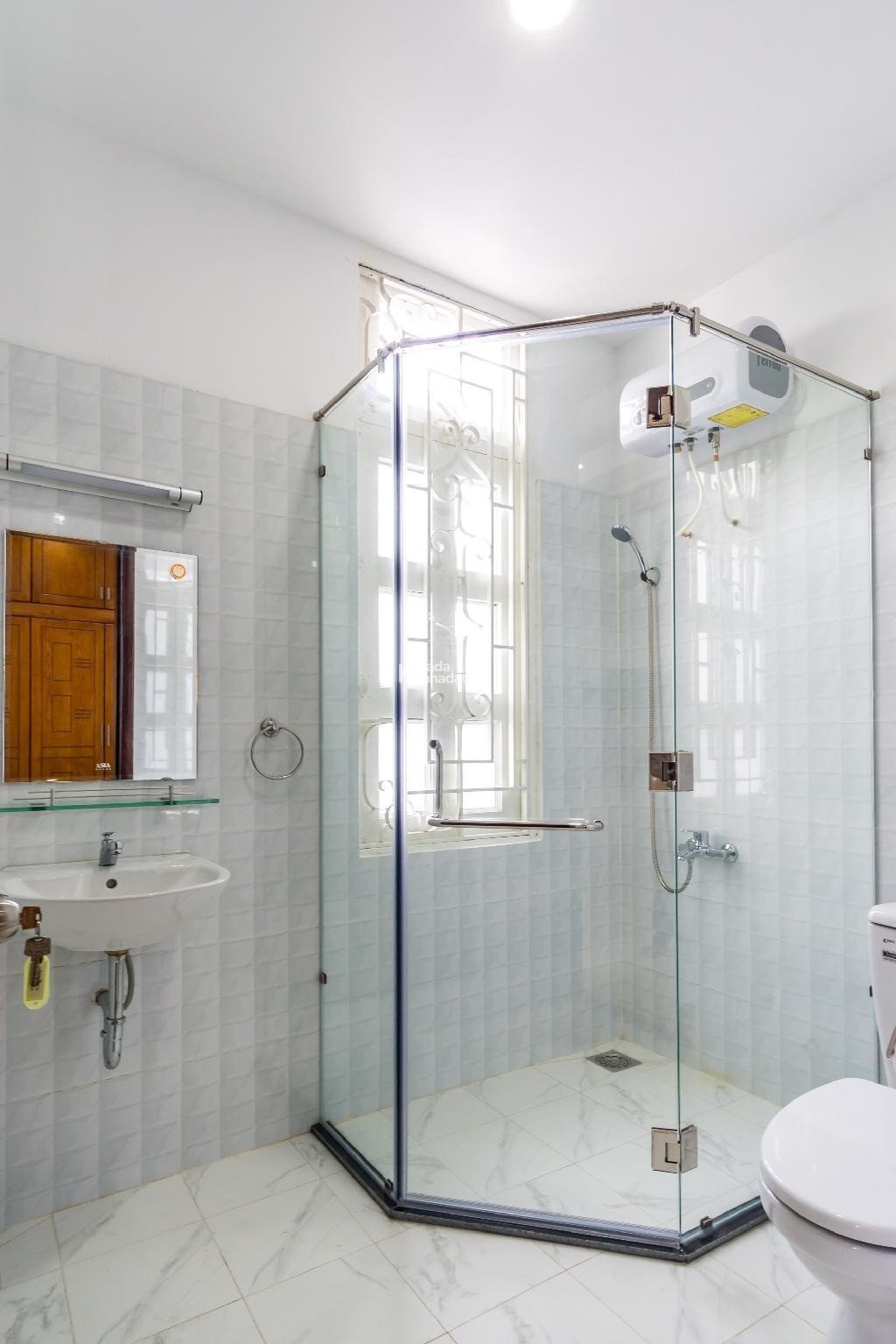 Cho thuê căn hộ 1 PN rộng 40m2, có ban công, tủ đồ lớn gần chợ Tân Định
