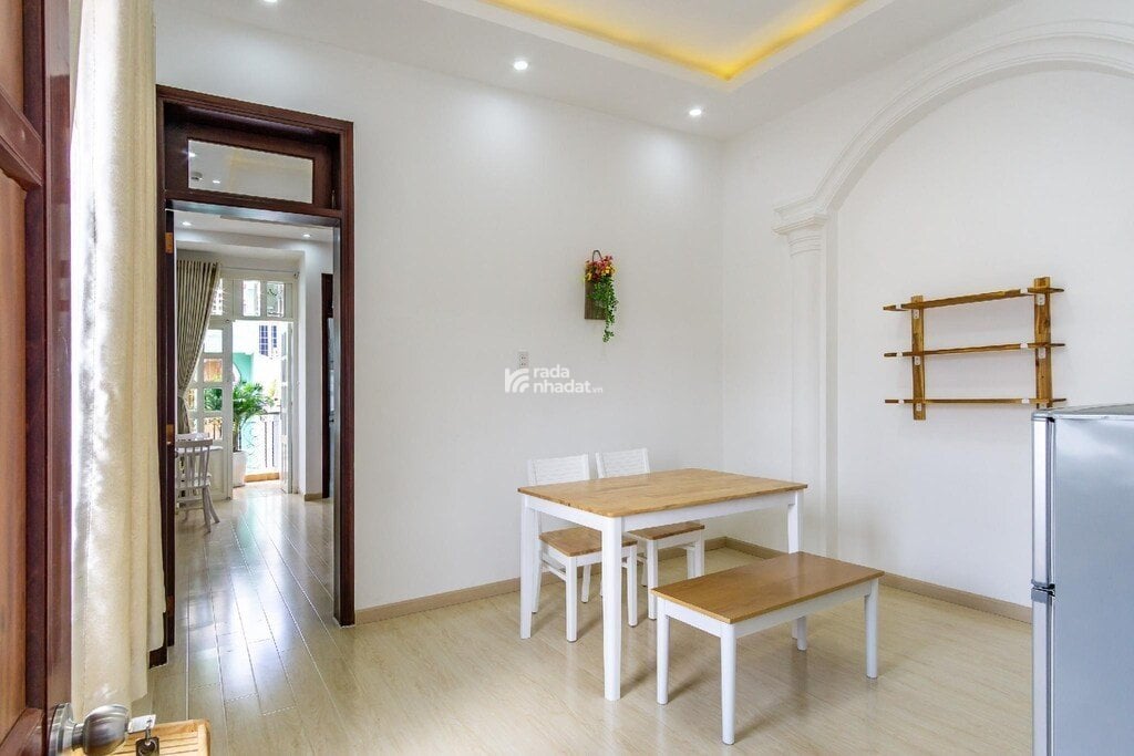 Cho thuê căn hộ 1 PN rộng 40m2, có ban công, tủ đồ lớn gần chợ Tân Định