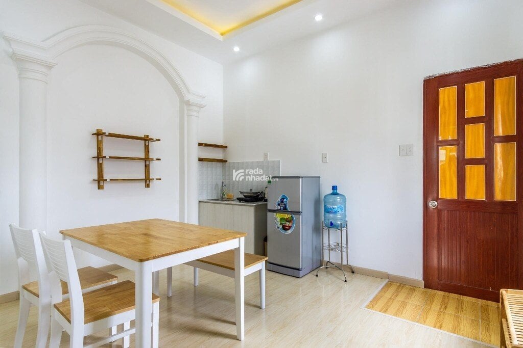 Cho thuê căn hộ 1 PN rộng 40m2, có ban công, tủ đồ lớn gần chợ Tân Định
