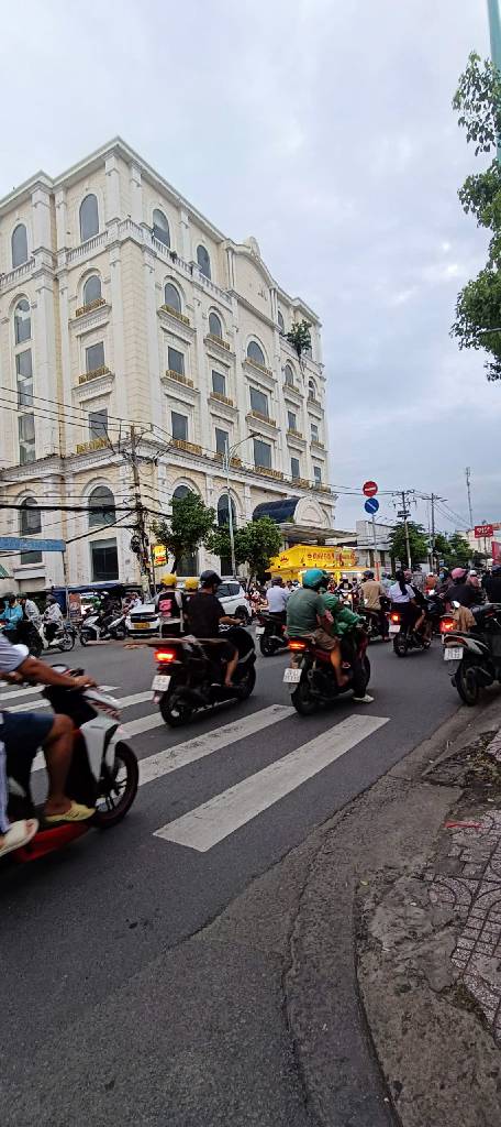  BÁN NHÀ CẤP 4 MẶT TIỀN KINH DOANH SẦM UẤT HỢP ĐỒNG THUÊ ỔN ĐỊNH 