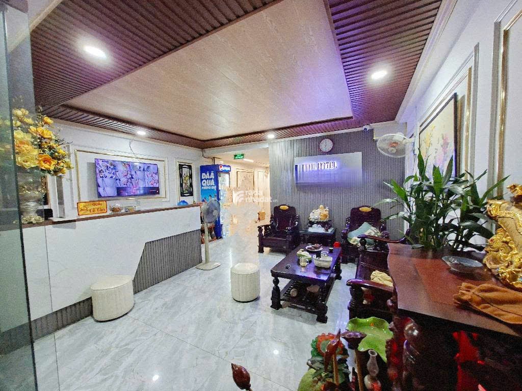 Bán Khách Sạn 7 Tầng,Đường Khiếu Năng Tĩnh,Khu Tên Lửa (5,5 x 25 - 130m2) 20,5 Tỷ TL