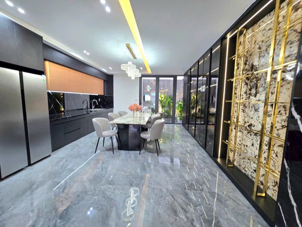 Phạm Hữu Lầu; 5x20m; 4 tầng; tiện kinh doanh; vào ở ngay; KDC hiện hữu