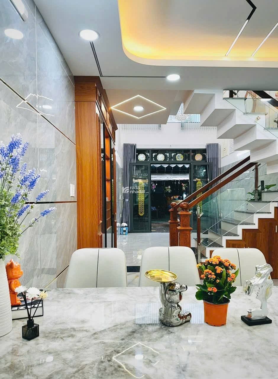 Bán nhà 1/ Bình Tân, cách chợ gò xoài 50m.