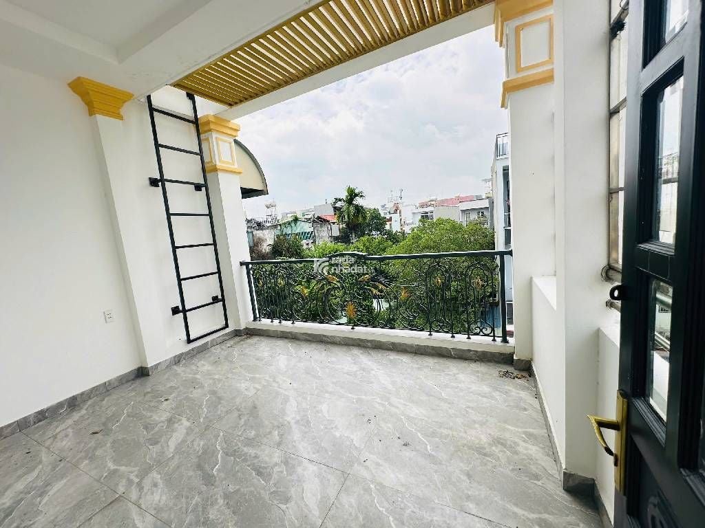 Nhà đẹp 4 tầng, DT 89m2, đường nhựa 8m, ô tô vào nhà, Phước Long B, Quận 9