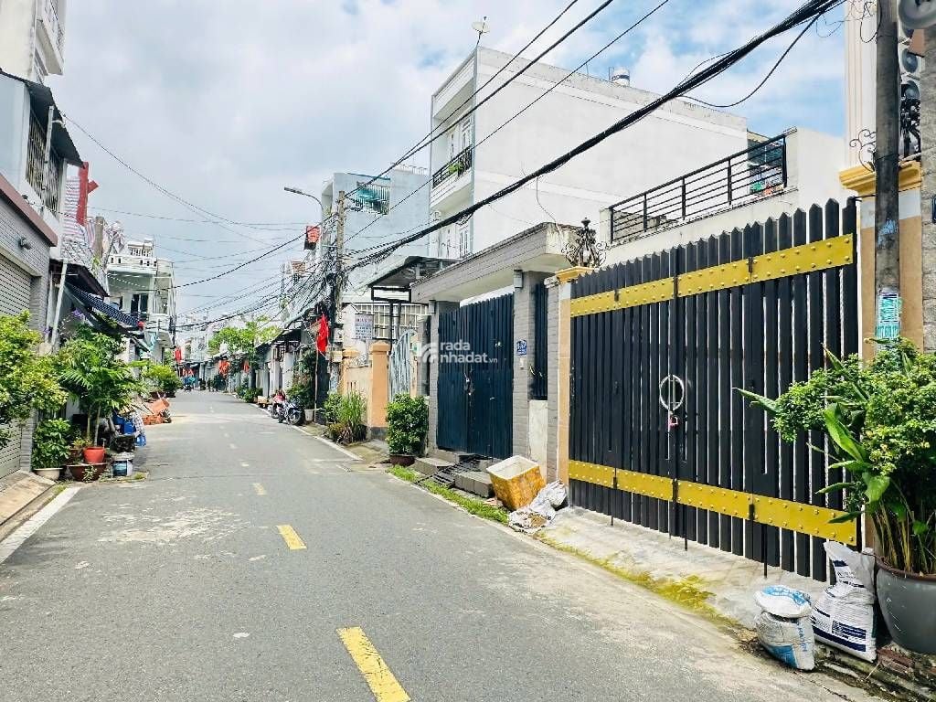 Nhà đẹp 4 tầng, DT 89m2, đường nhựa 8m, ô tô vào nhà, Phước Long B, Quận 9