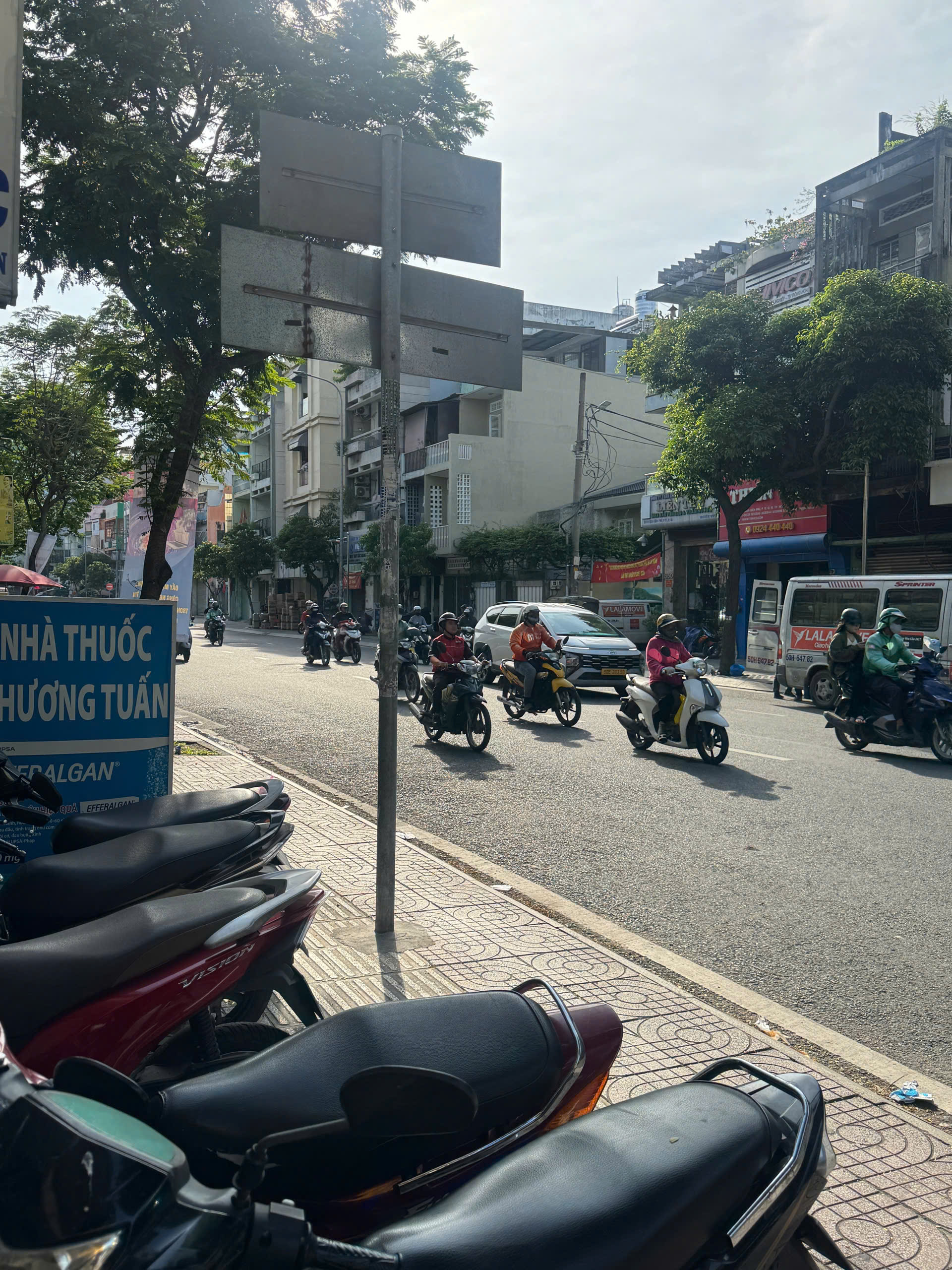 Mặt tiền siêu khan hiếm ngay Xuân Thuỷ - 9x10m - 5 tầng - 20 tỷ TL