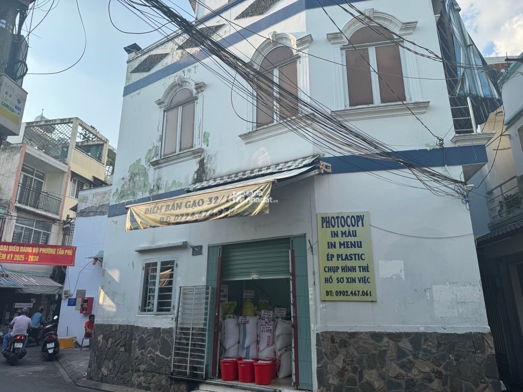  vị trí buốn bán kinh doanh nhỏ ( hiện đang bán gạo và Photo) 
