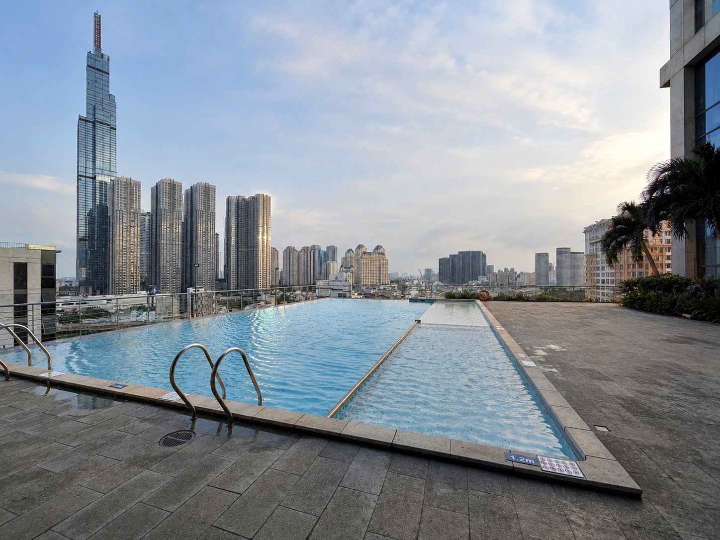Bán căn hộ Pearl Plaza, 3PN 2WC căn góc 122m2 view Landmark 81