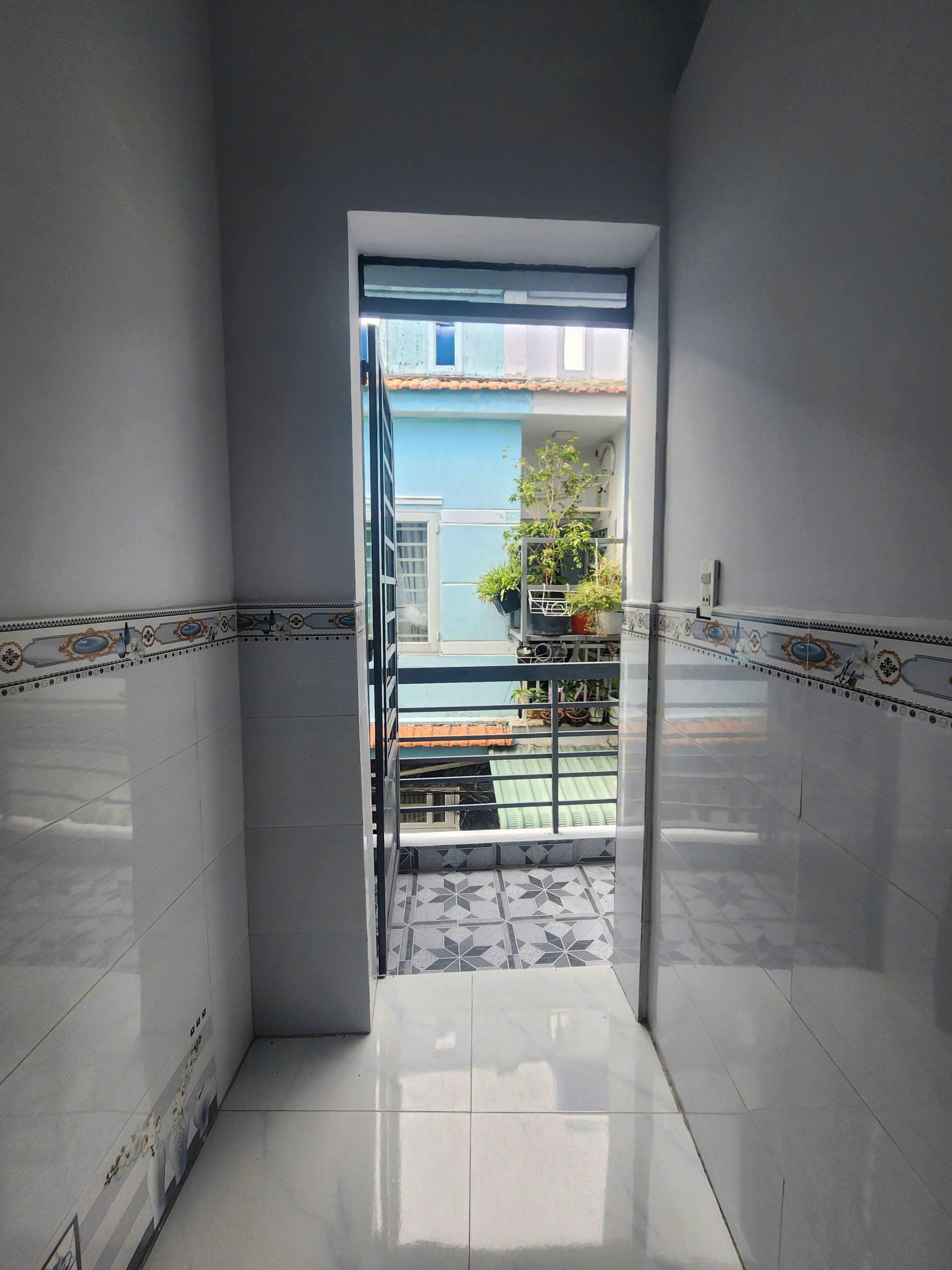 NHÀ MỚI 4X9 - 435TR. 2 PHÒNG NGỦ 2WC. SỔ RIÊNG, SỔ SẴN