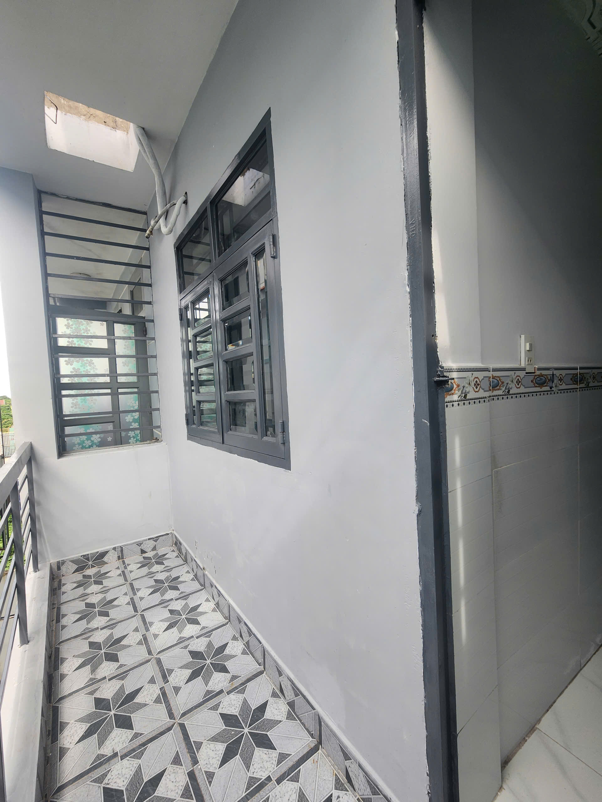 NHÀ MỚI 4X9 - 435TR. 2 PHÒNG NGỦ 2WC. SỔ RIÊNG, SỔ SẴN