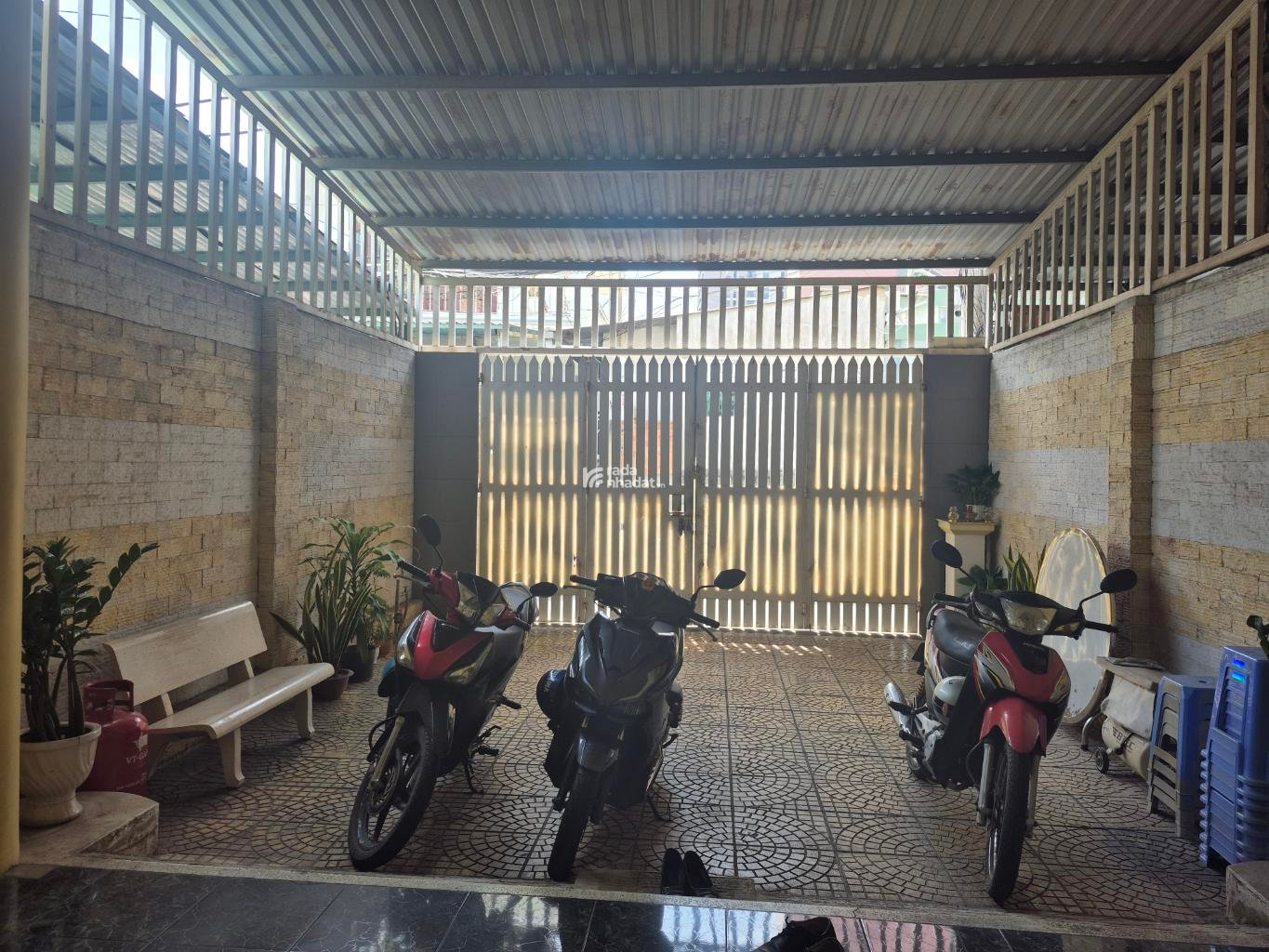 NHÀ ĐẸP Ở NGAY, MẶT TIỀN ĐƯỜNG, GẦN PHẠM VĂN ĐỒNG, 5,5X26, CHỈ 8,5 TỶ.