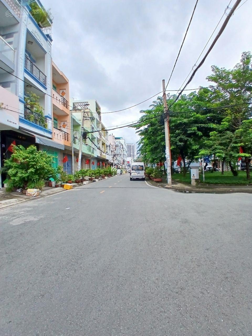 BÁN GẤP CĂN ĐÔI ĐƯỜNG SỐ 42 Q6 (8X18) 3 LẦU THANG MÁY. GIÁ 25 TỶ 