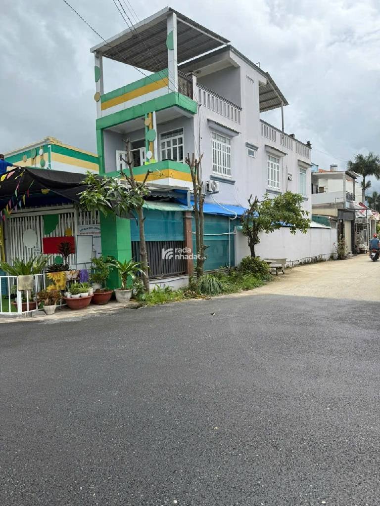 NHÀ LÊ VĂN LƯƠNG NHƠN ĐỨC. LÔ GÓC 2 MẶT TIỀN ĐƯỜNG NHỰA 20M. 133.3M2. 3 TẦNG. CHỈ 7.5 TỶ.