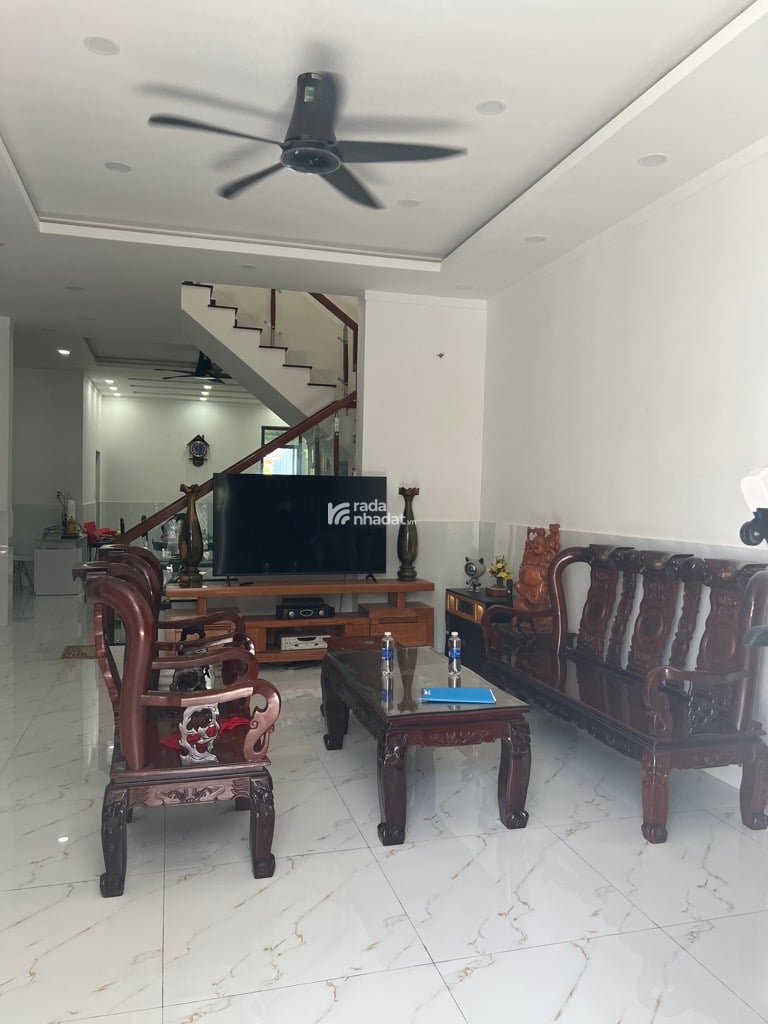 NHÀ MỚI ĐẸP Ở NGAY, XE HƠI NGỦ TRONG NHÀ, SÁT ĐƯỜNG VÀNH ĐAI 2; 6X30 CHỈ 15 TỶ.