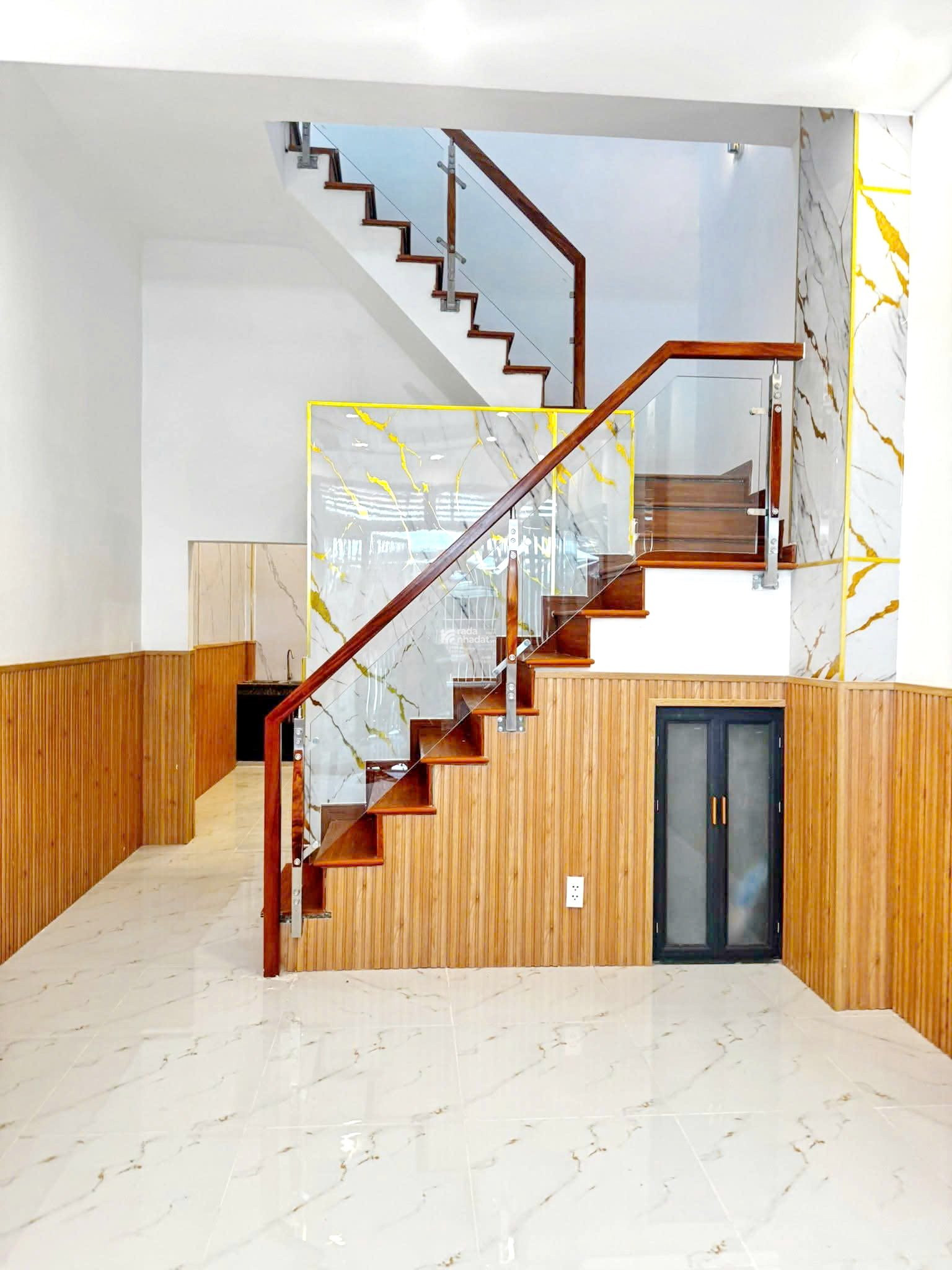 Bán nhà mới 1 lầu gần MT đường Phạm Thế Hiển P. Chánh Hưng Quận 8