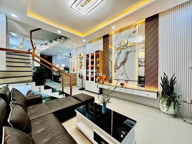 Nhà bán gấp Phạm Văn Chí p7, Q6 DT 69m2 giá 2Tỷ 350tr SHR thuê 20tr/th
