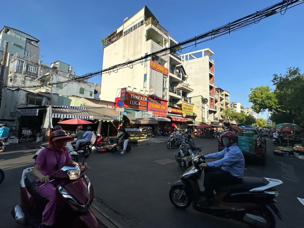 CĂN GÓC 2 MẶT TIỀN - KHU VỰC KINH DOANH BUÔN BÁN SẦM UẤT-HIẾM -NỞ HẬU TÀI LỘC - ĐANG CHO THUÊ 75 TR