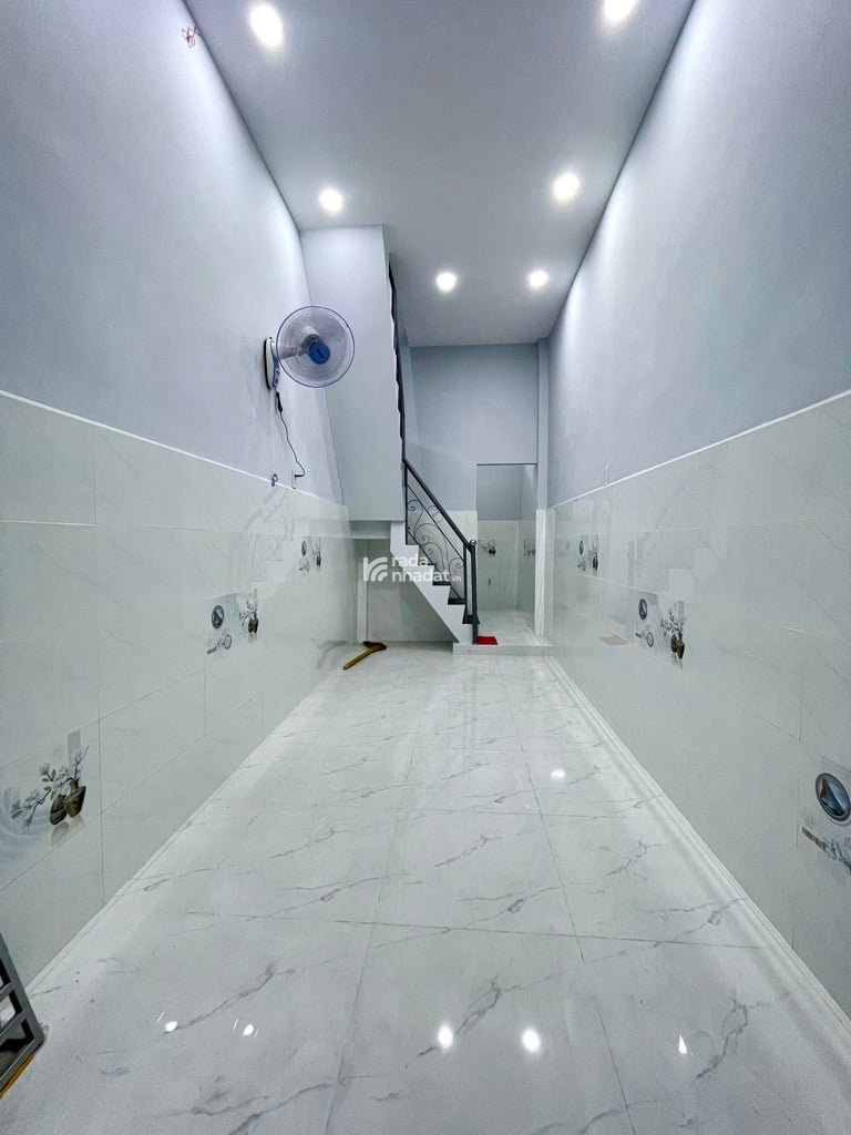HẺM XE HƠI SÁT NHÀ, LẠC LONG QUÂN, TÂN BÌNH, 22M2 CÓ KC Ở NGAY. GIẢM 350TR CHỈ CÒN 2.8T TL 