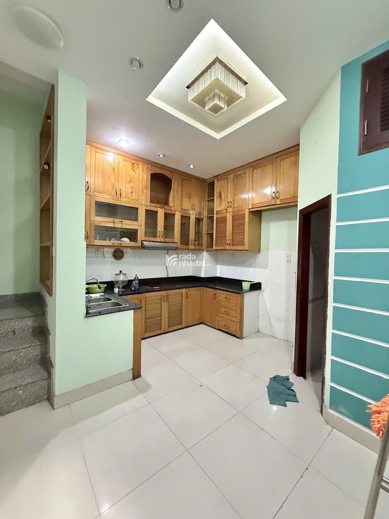 Mặt tiền kinh doanh  Hoa Lan  Phường 1  Phú Nhuận Giáp ranh Q1  50m2 (x 5 tầng ) Giá 18 Tỷ