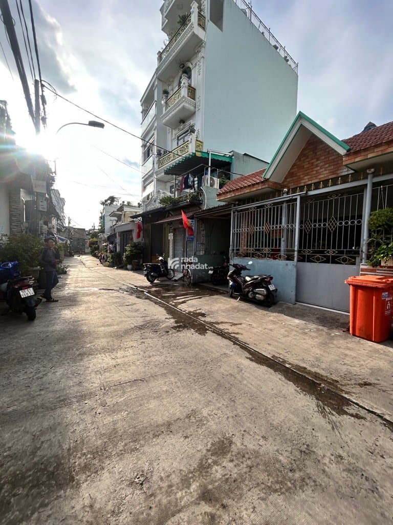 BÁN NHÀ MÃ LÒ 94M2 8.6 TỶ 3 TẦNG 4PN SÂN THƯỢNG HXH 6M THÔNG KẾ AEON MALL BÌNH TÂN 