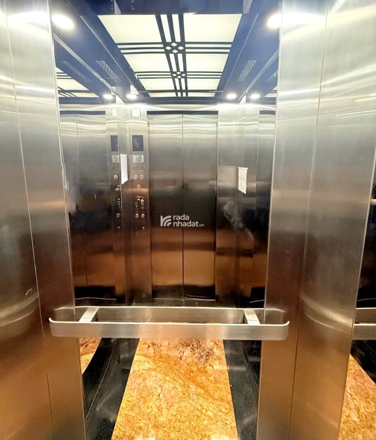 MÓN HỜI CUỐI NĂM, NHÀ 5 TẦNG THANG MÁY, 90M2 NỞ HẬU , DÒNG TIỀN 80TR/THÁNG, NGAY TRẠM METRO CMT8