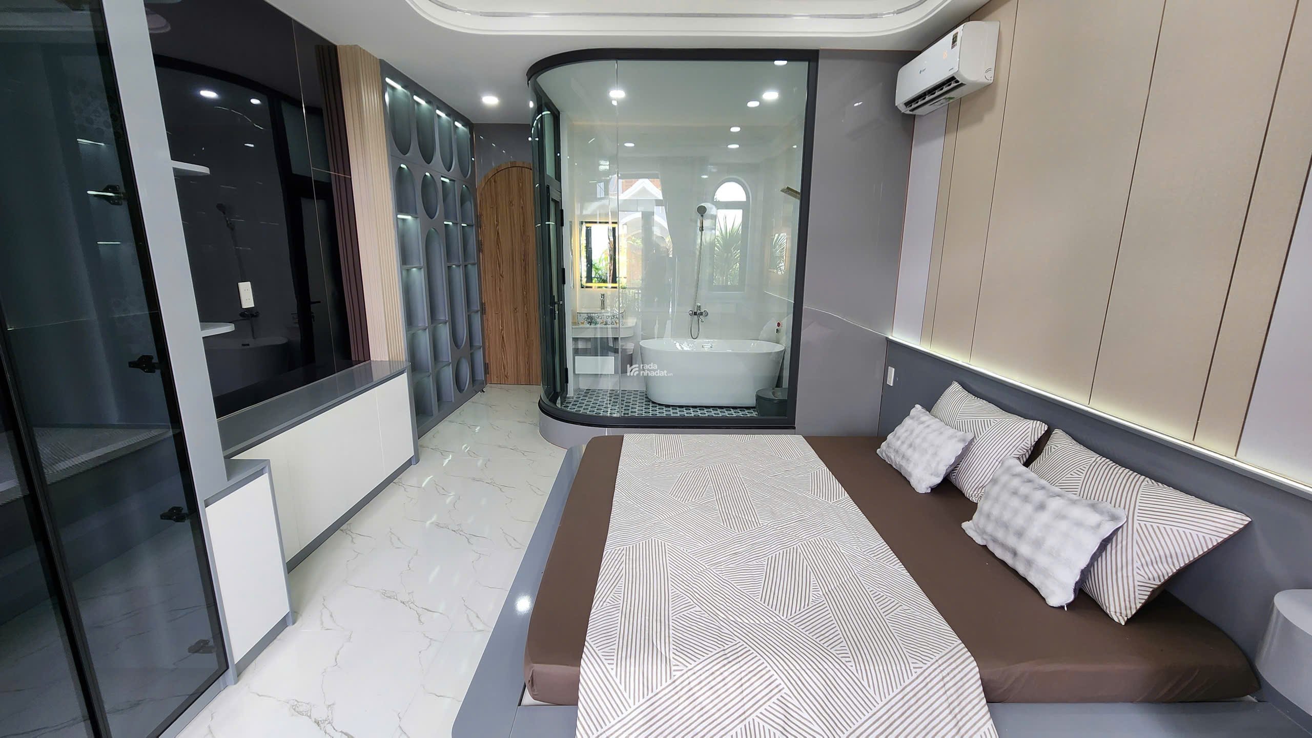 NHÀ PHỐ THANG MÁY - ĐẲNG CẤP - 4 TẦNG - FULL NỘI THẤT NGAY NGÃ TƯ GA - QUẬN 12