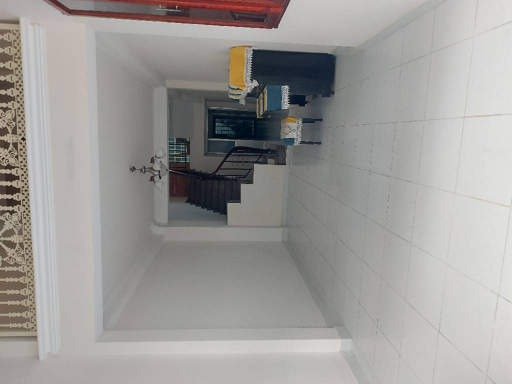  Gồm 4PN, 4WC, sân thượng, có phòng ngủ trệt cho người lớn tuổi.

