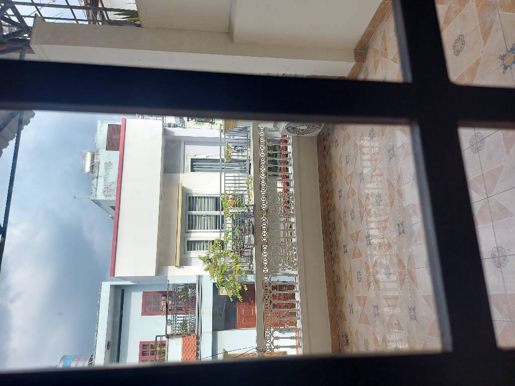  Gồm 4PN, 4WC, sân thượng, có phòng ngủ trệt cho người lớn tuổi.

