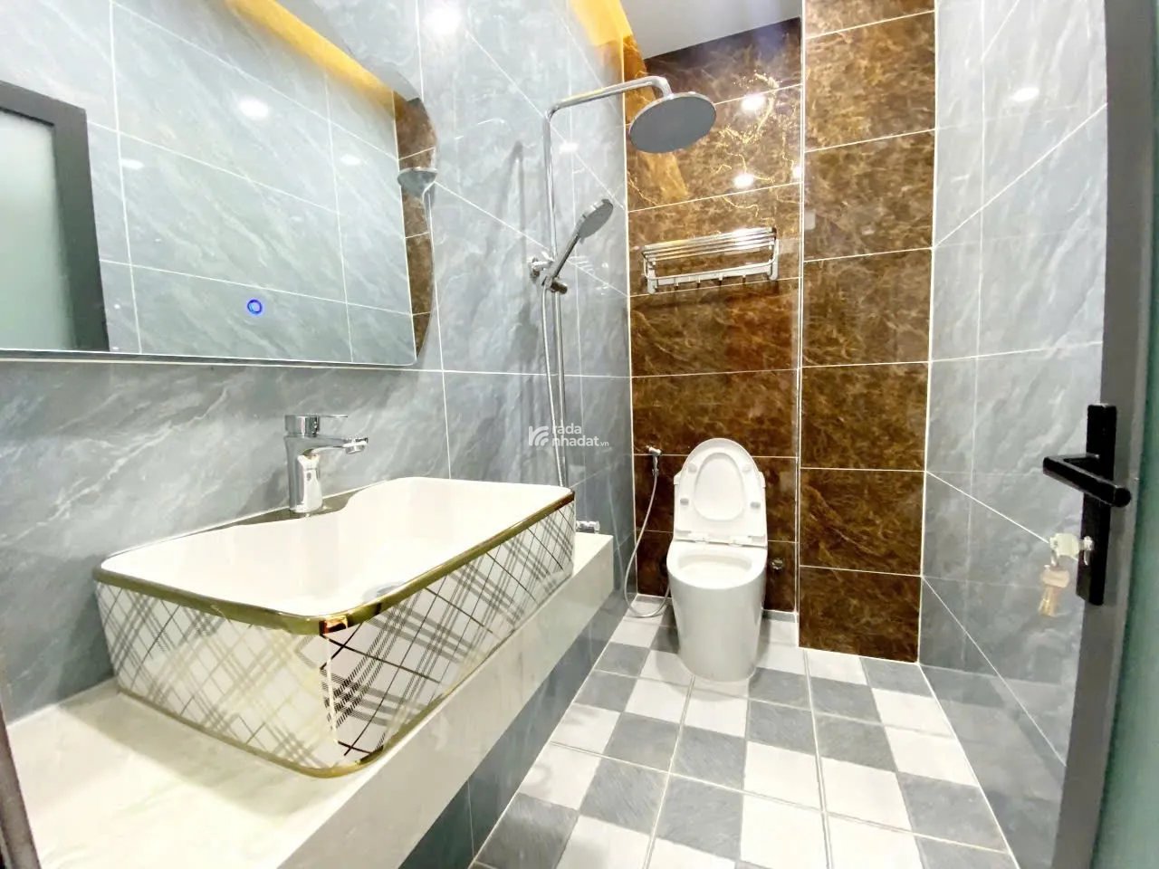 KHU VIP LÊ VĂN QUỚI - SÁT MẶT TIỀN - 44M2 - SỔ ĐẸP VUÔNG VỨC - HOÀN CÔNG ĐỦ - GIÁ 5,4 TỶ